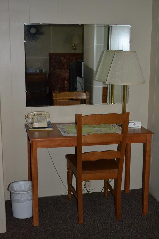 Twin City Motel Barre Room photo